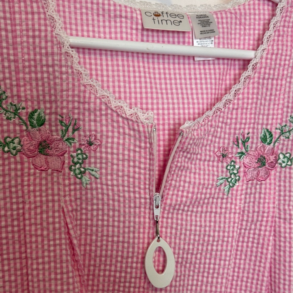 Pink Embroidered Women's Robe - Picture 6 of 7